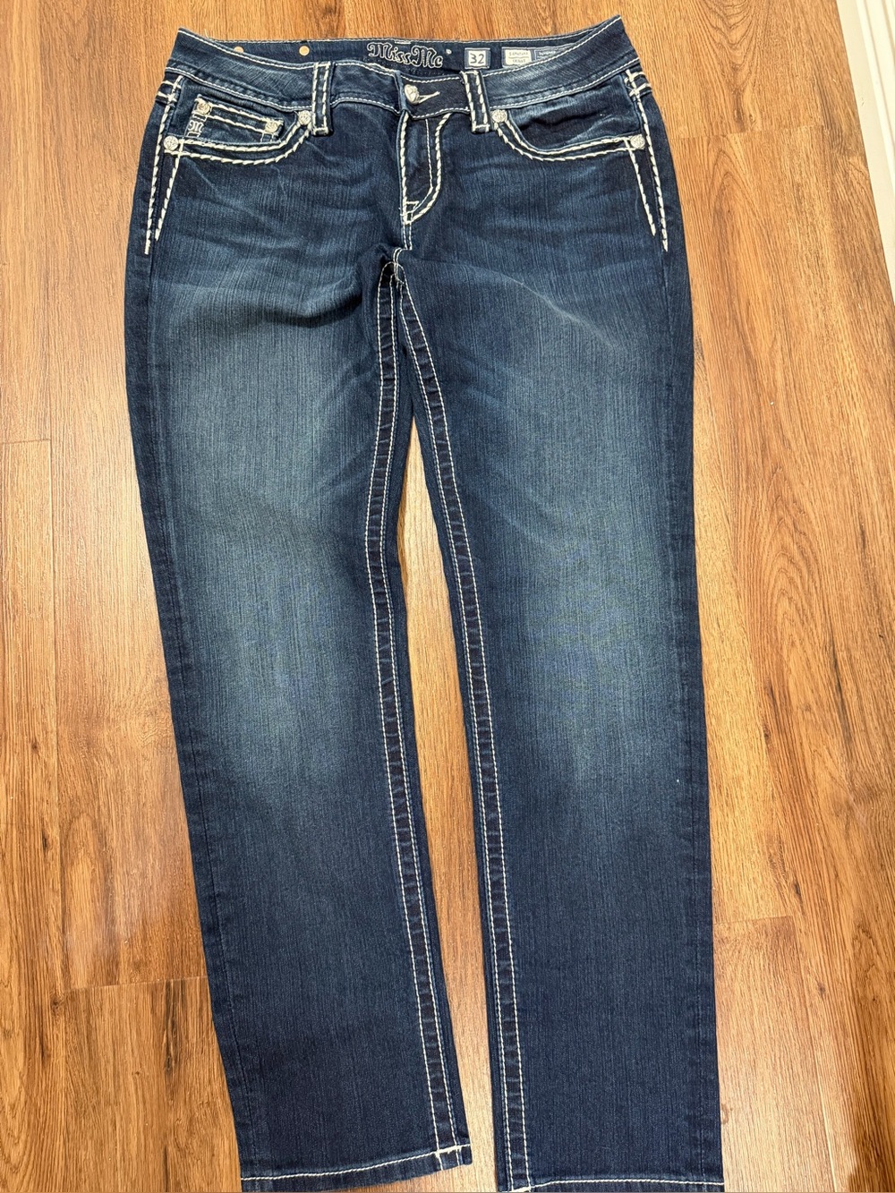 Miss Me perfect condition Dark Blue Women's Straight Jeans - Size 32